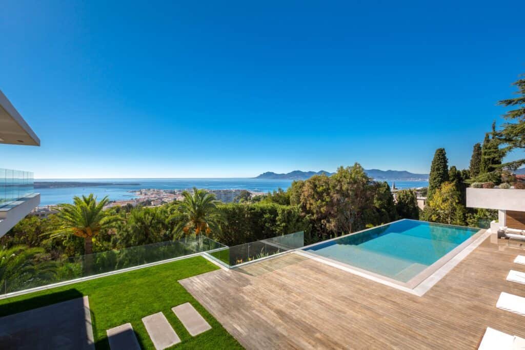 Discover the Enchanting Côte d'Azur: A Premier Travel Destination for 2025 - Vibrantissimo Luxury vacation rentals - Cannes